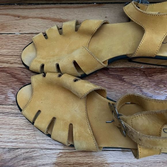 Arche Yellow Soft Suede Sandals with Flower Buckle Size 39 - Picture 5 of 8